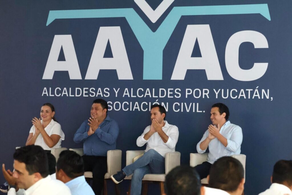 Diferentes alcaldes y legisladores de PAN se reúnen en el AAYAC