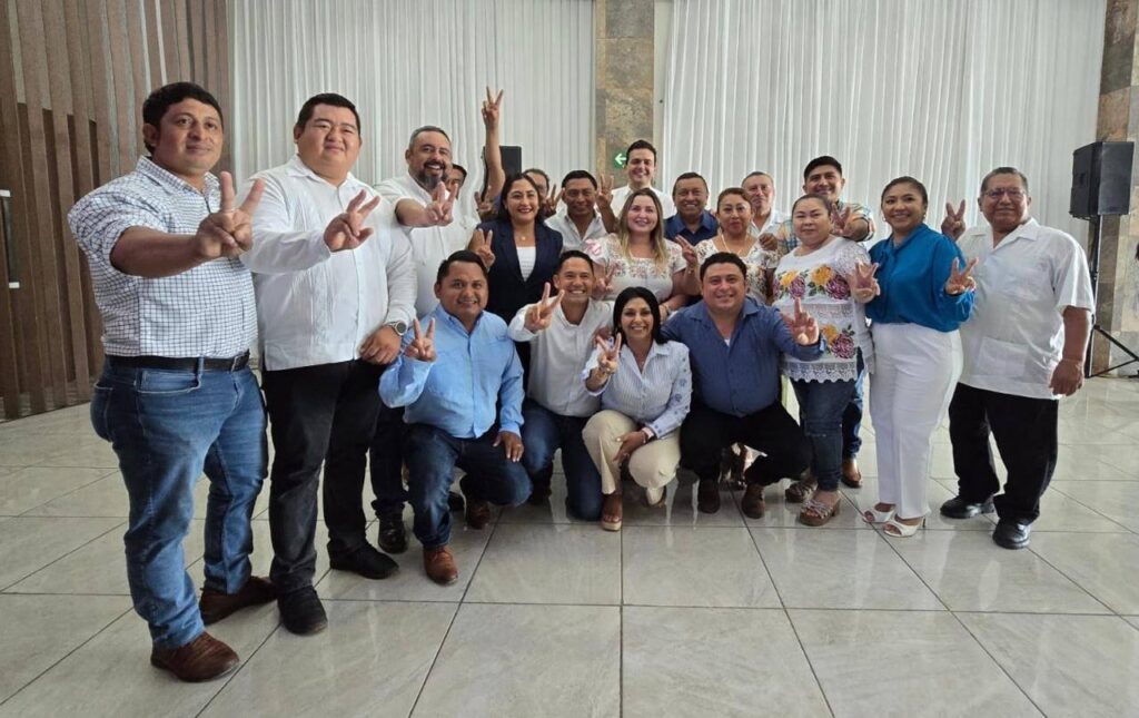 Diferentes alcaldes y legisladores de PAN se reúnen en el AAYAC
