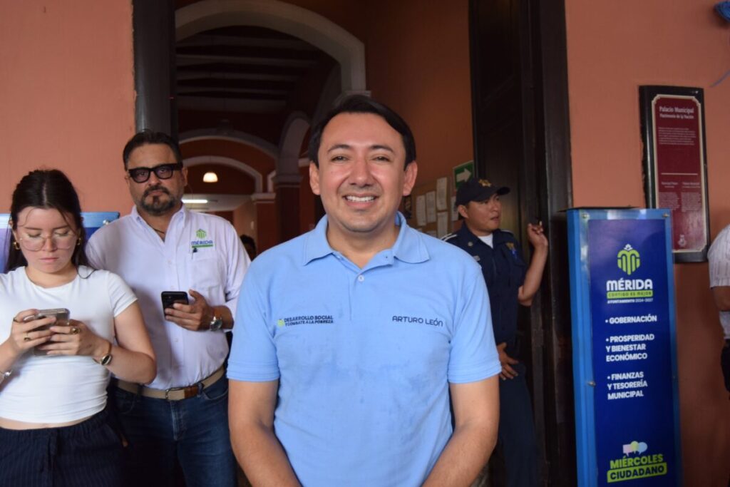 Arturo León Itzá Directo del Desarrollo Social de Mérida
