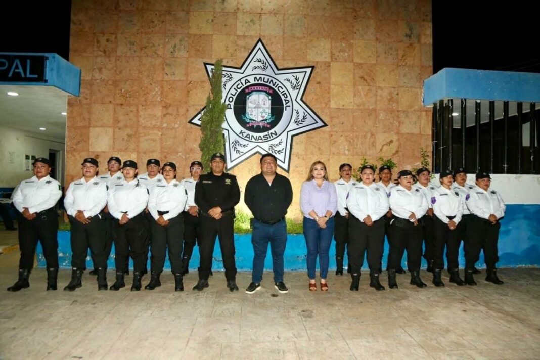 Edwin Bojórquez presenta primer Escuadrón Femenil de la Policía Municipal de Kanasín