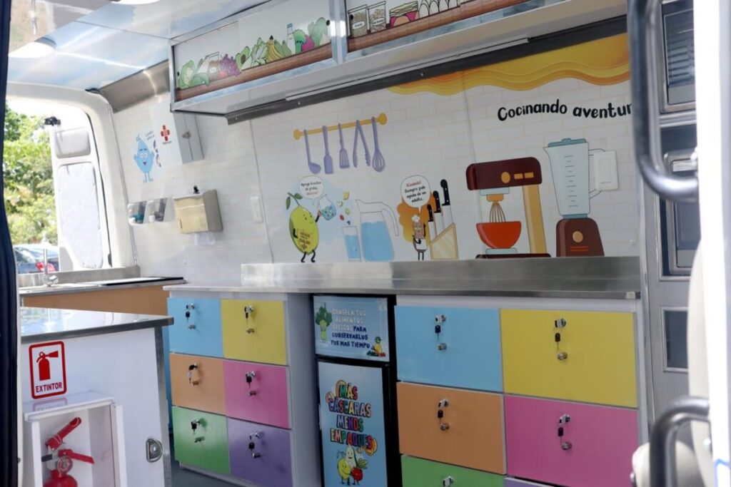 Gobierno implementa el "Nutrimóvil" para promover la alimentación saludable en escuelas 