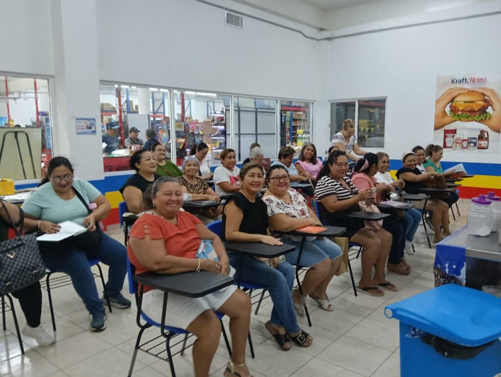 Mujeres de Kanasín toman curso para emprender y fortalecer sus pequeños negocios