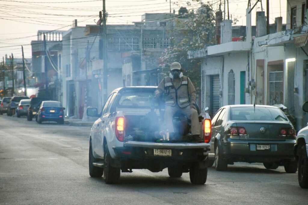 Gobierno refuerza acciones de fumigación en Mérida ante temporada de lluvias