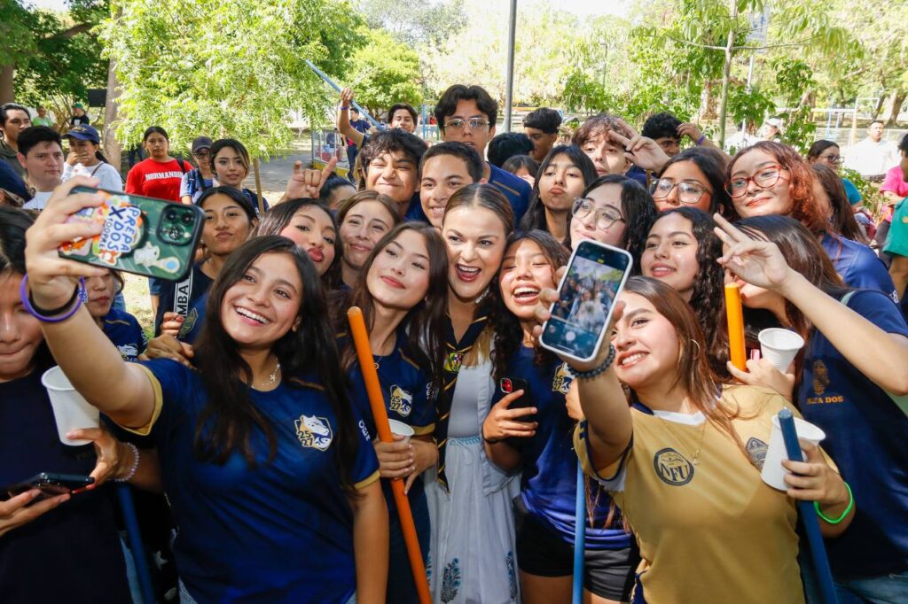 Cecilia Patrón presenta estrategia para prevenir embarazos en adolescentes en Mérida