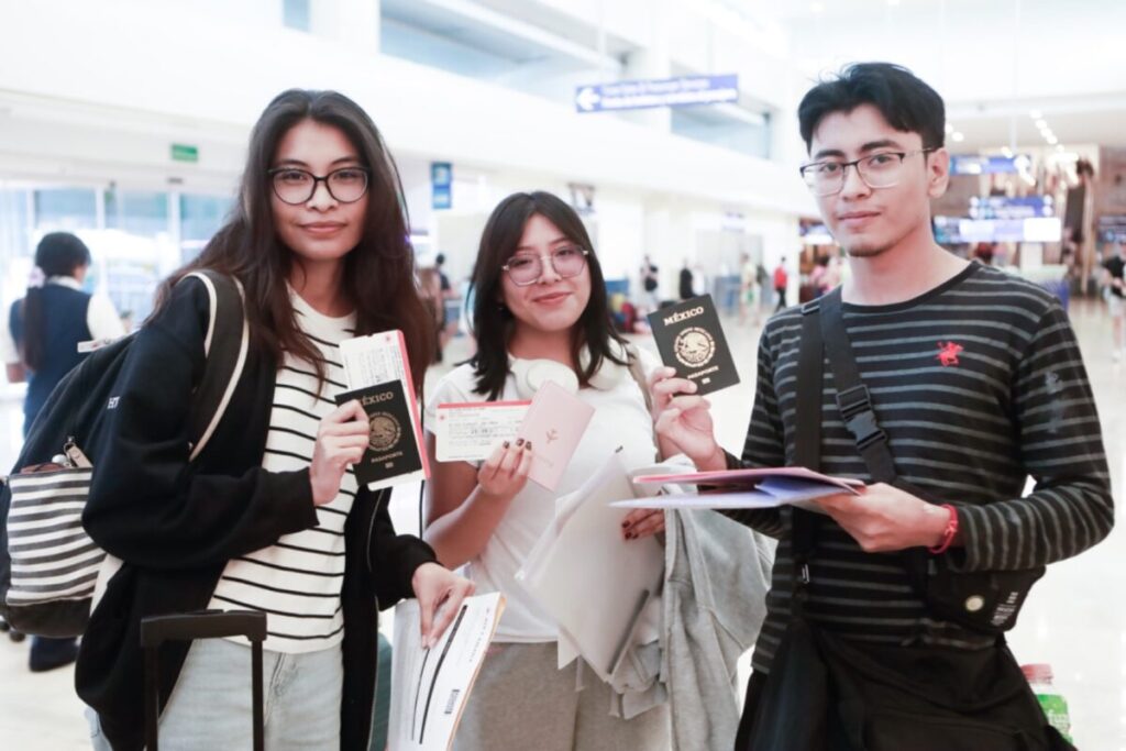 Renacimiento Maya manda los primeros 25 estudiantes a estudiar al extranjero  