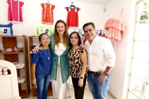 Mujeres de Mérida participan en curso de bordado impulsado por Cecilia Patrón
