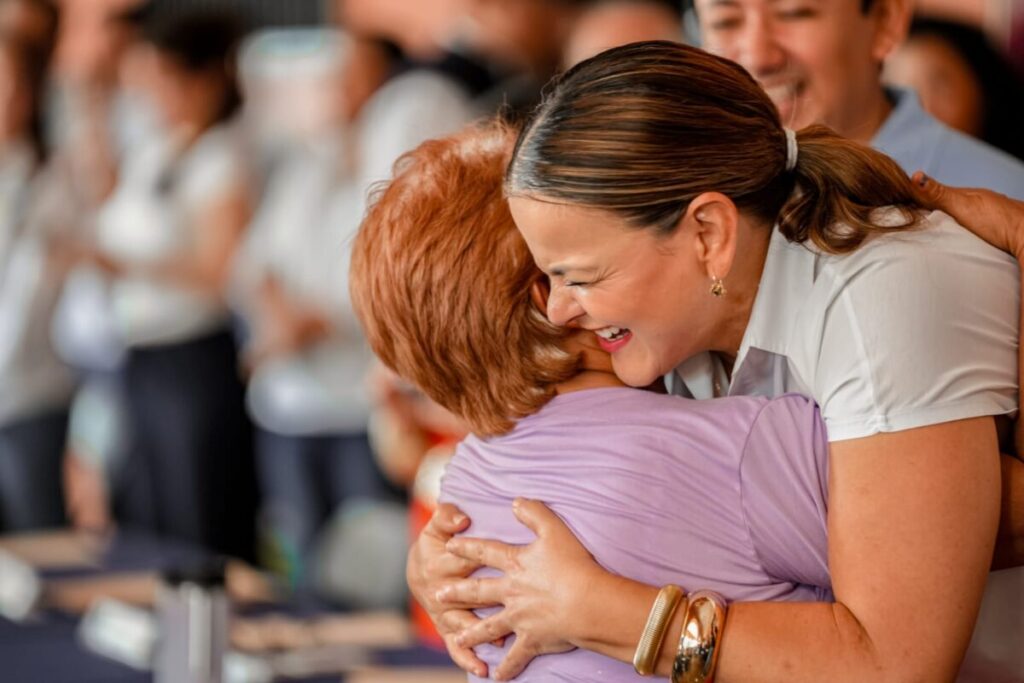 Cecilia Patrón atiende las necesidades de la ciudadanía en el "Miércoles Ciudadano"