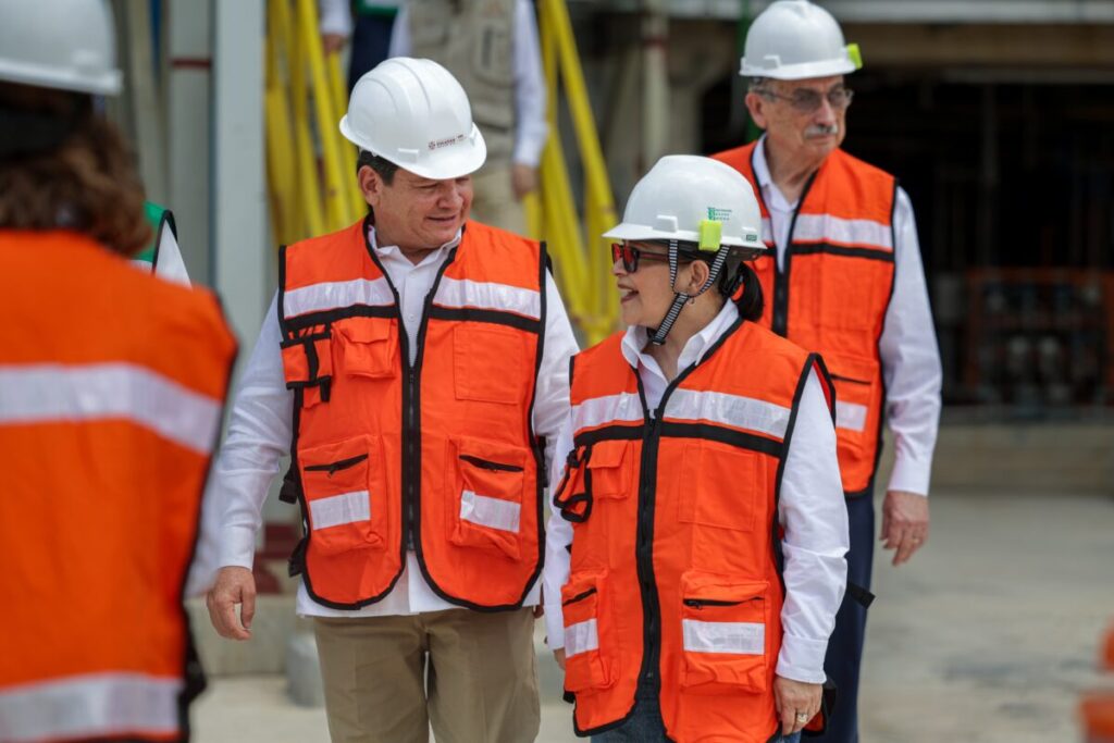 Joaquín Díaz Mena y Emilia Calleja Alor/Yucatán avanza hacia la autosuficiencia energética con nuevas plantas de la CFE