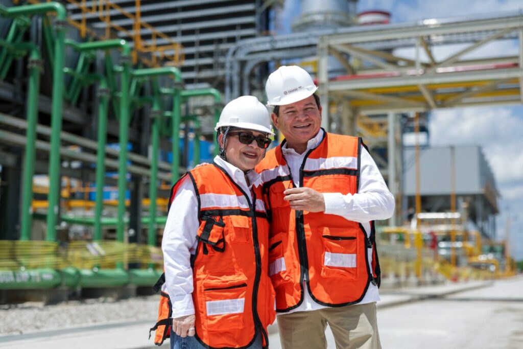 Joaquín Díaz Mena y Emilia Calleja Alor/Yucatán avanza hacia la autosuficiencia energética con nuevas plantas de la CFE