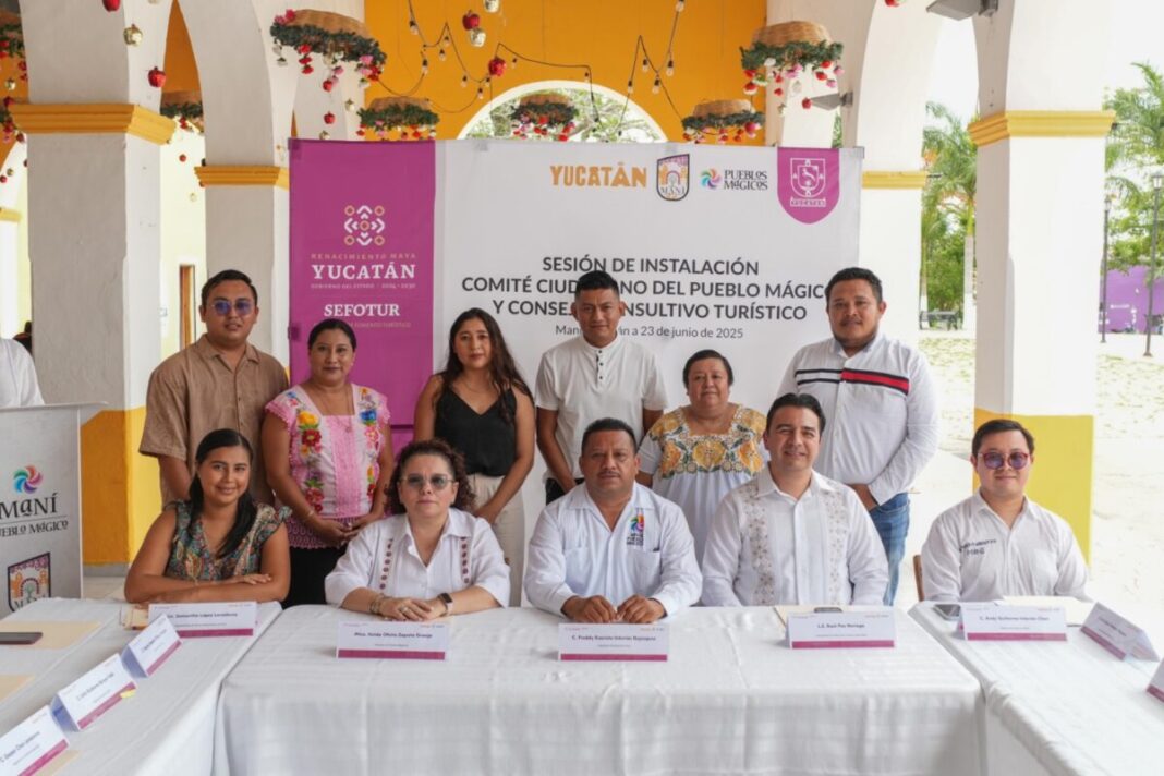 Autoridades y ciudadanos de Maní durante la instalación del Comité Ciudadano de Pueblo Mágico