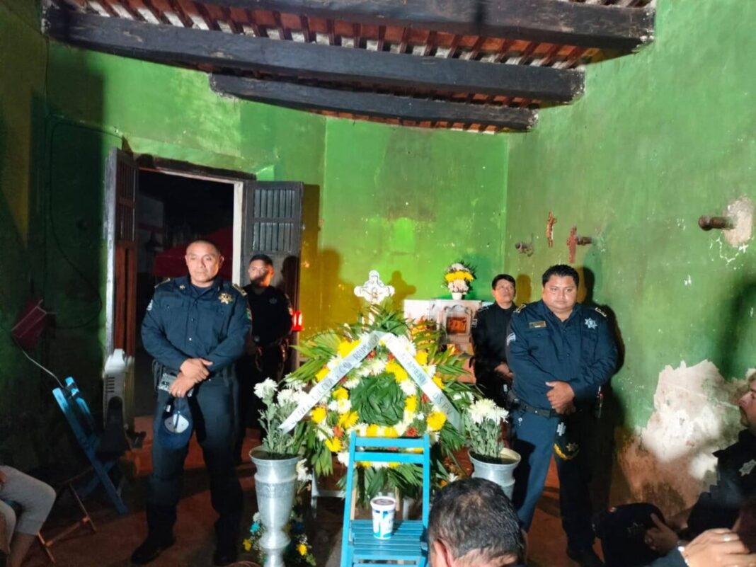 Homenaje póstumo al policía Gener Nicolás en Temax