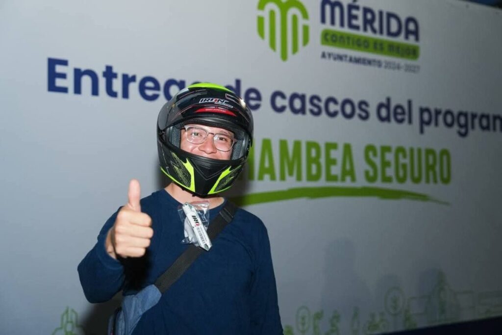 Cecilia Patrón otorga más cascos para trabajadores a través de “Chambea seguro”