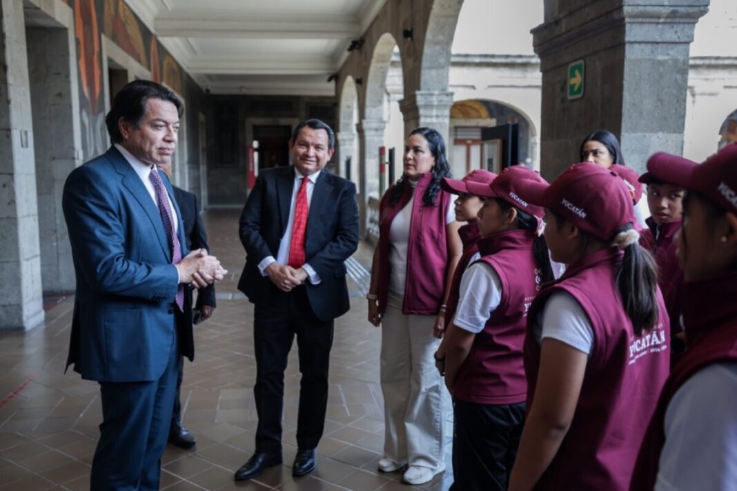 Joaquín Díaz Mena / Reconoce la SEP a estudiantes yucatecos por su excelencia académica en CDMX