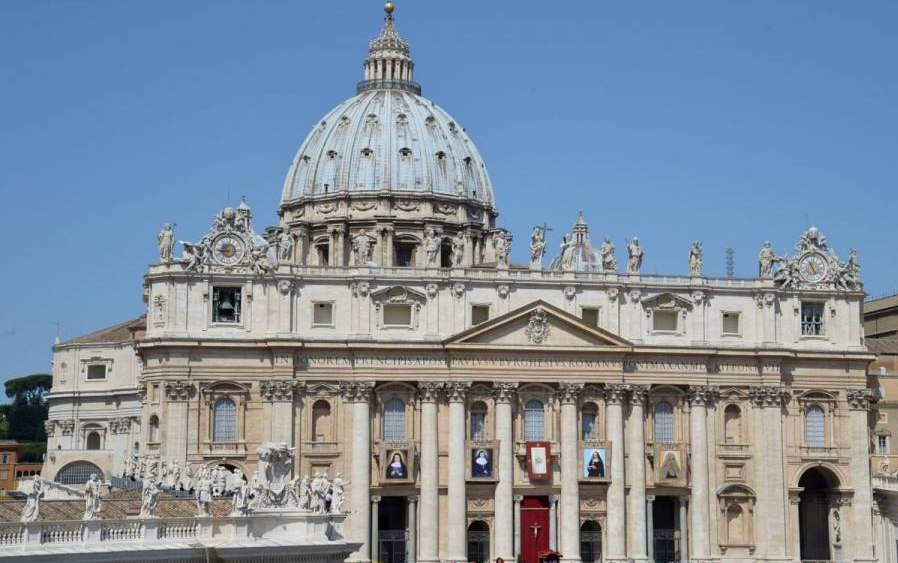 Acusan a sacerdote de asesinato en Polonia
