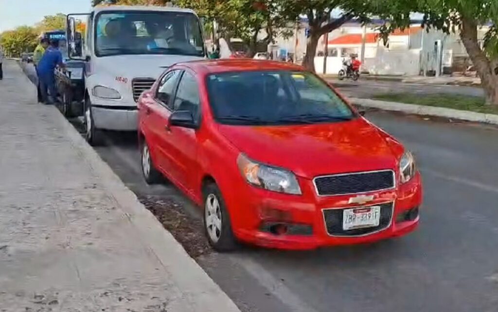 Se registra fuerte choque en la avenida Circuito Colonias 
