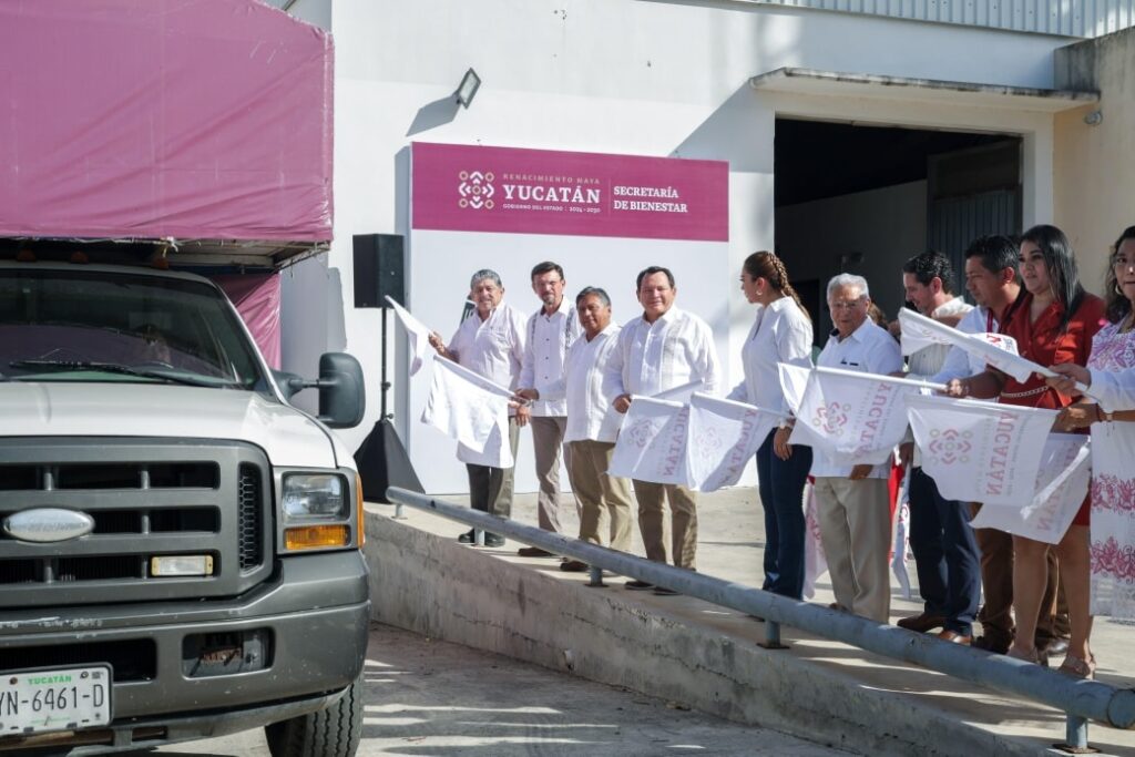 Joaquín Díaz Mena 
/ Gobierno de Yucatán inicia entrega de útiles de “Bienestar en tu Escuela”