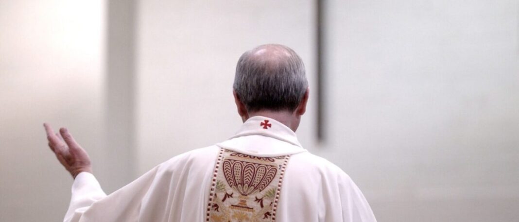 Acusan a sacerdote de asesinato en Polonia