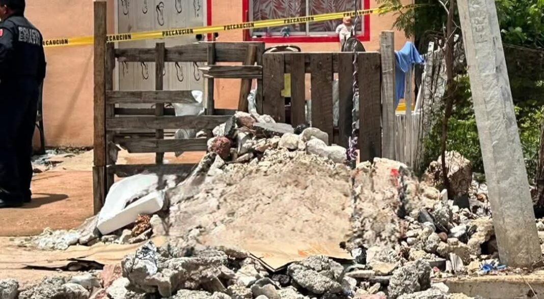 Autoridades acordonan vivienda donde un niño murió aplastado por una pared en Mérida