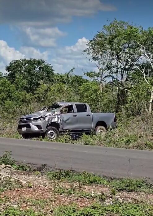 ¡increíble, viven para contarlo! Familia se vuelca en la carrera Celestún - Tetiz