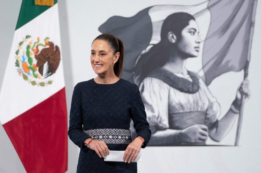 La presidenta Claudia Sheinbaum presenta la "Tarjeta Finabien" para el envío de remesas