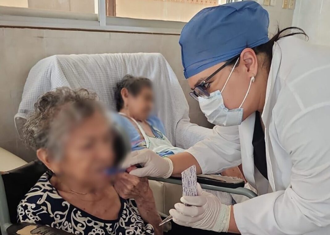 Renacimiento Maya acerca servicios de salud bucal a personas mayores en estancias de Mérida