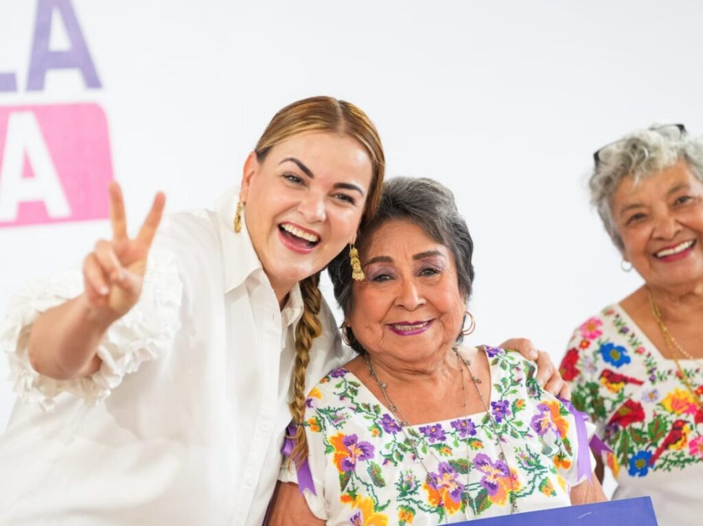 Entrega Cecilia Patrón apoyos de “Enchula tu casa” a adultos mayores para mejorar sus viviendas en Mérida