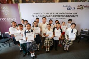 Joaquín Díaz Mena reconoce a estudiantes destacados de Yucatán en la Olimpiada del Conocimiento 2025