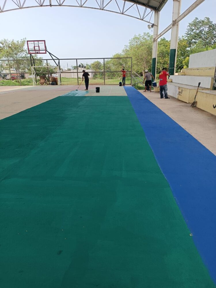 Edwin Bojórquez inicia trabajos de mejoramiento en cancha del Fraccionamiento Fontana en Kanasín