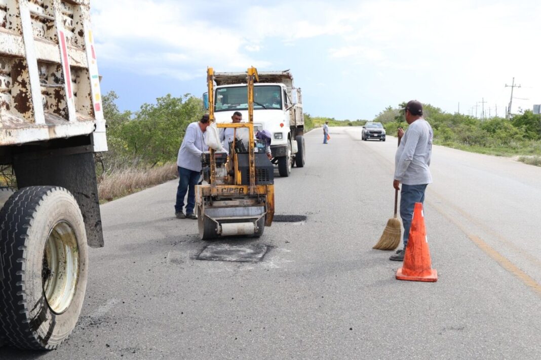Gobierno de Yucatán refuerzan mantenimiento en la carretera Progreso-Uaymitún por la temporada vacacional