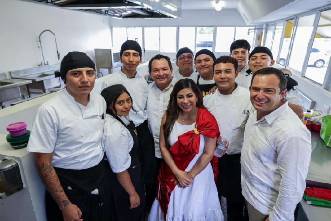 Gobernador Díaz Mena anuncia ampliación de la UTC de Izamal