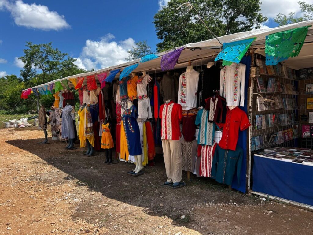 Edwin Bojórquez inaugura la Guelaguetza en Kanasín