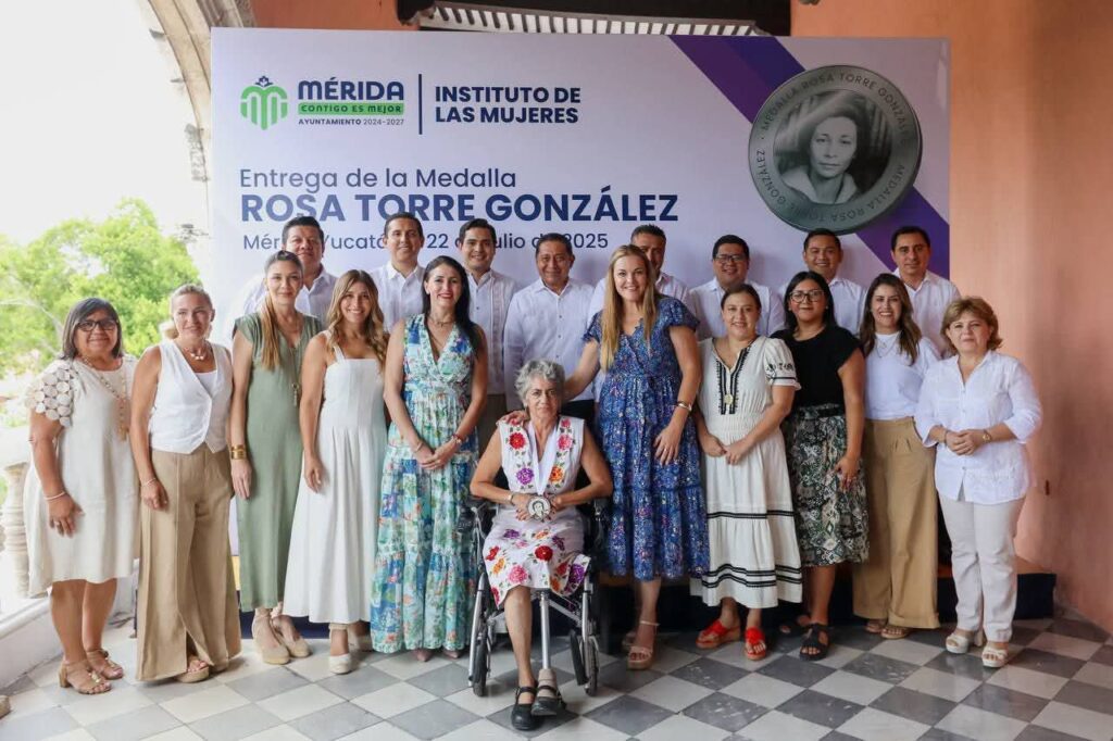 Ayuntamiento de Mérida entrega la Medalla “Rosa Torre González” a Bertha Elena Munguía Gil