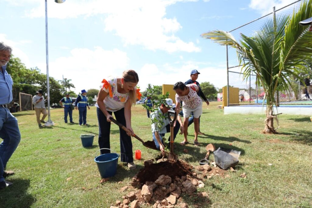 Lleva Cecilia Patrón Mega Operativo de limpieza a las colonias de Mérida, hoy fue en la colonia Amapola