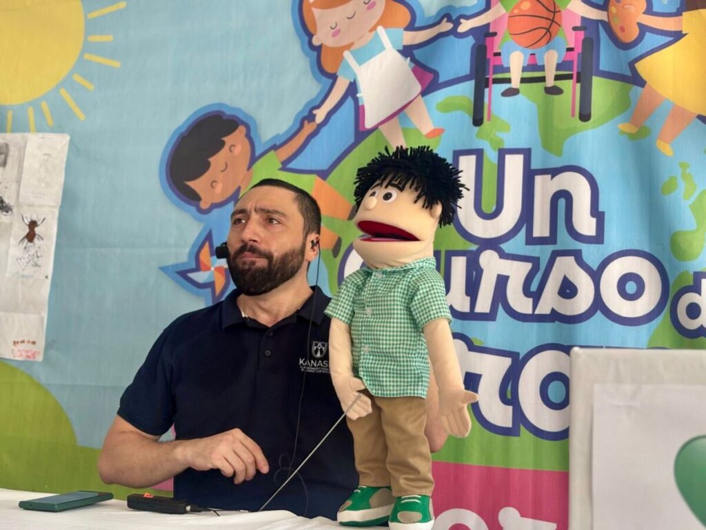 "Dimitri" y "Luigui", dos personajes que captaron la atención infantil en el curso de Verano DIFerente