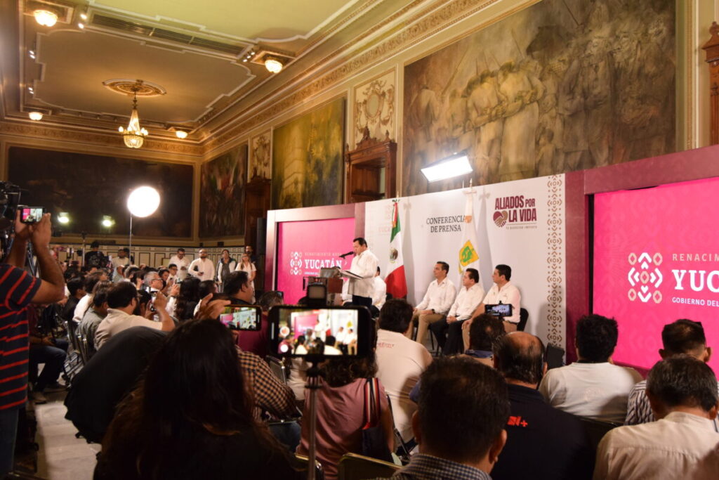 Joaquín Díaz Mena anuncian beneficios para magisterio yucateco y reformas al Isstey