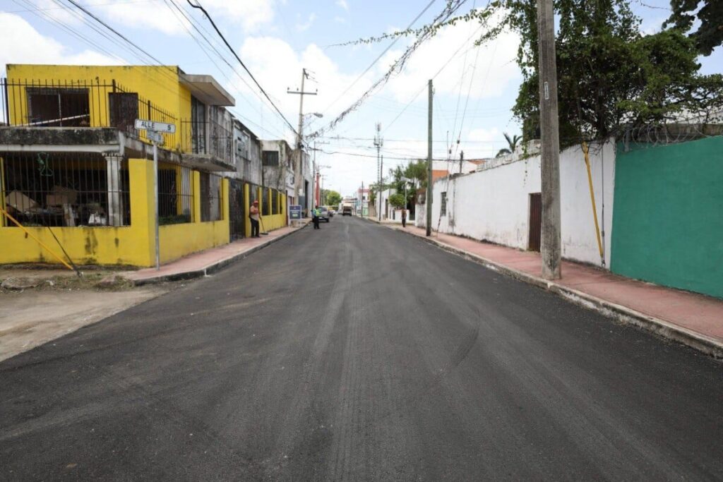 La alcaldesa Cecilia Patrón supervisa el operativo Calle por Calle al poniente de la ciudad