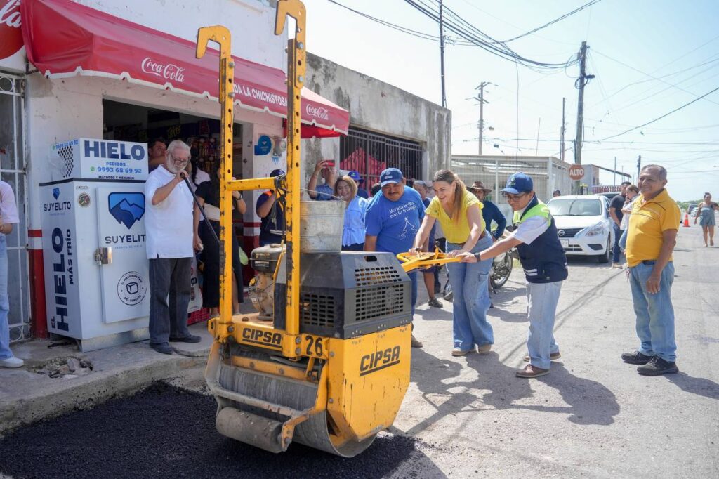 Lleva Cecilia Patrón los servicios del Ayuntamiento "Mega Operativo de Limpieza" a la colonia Porvenir