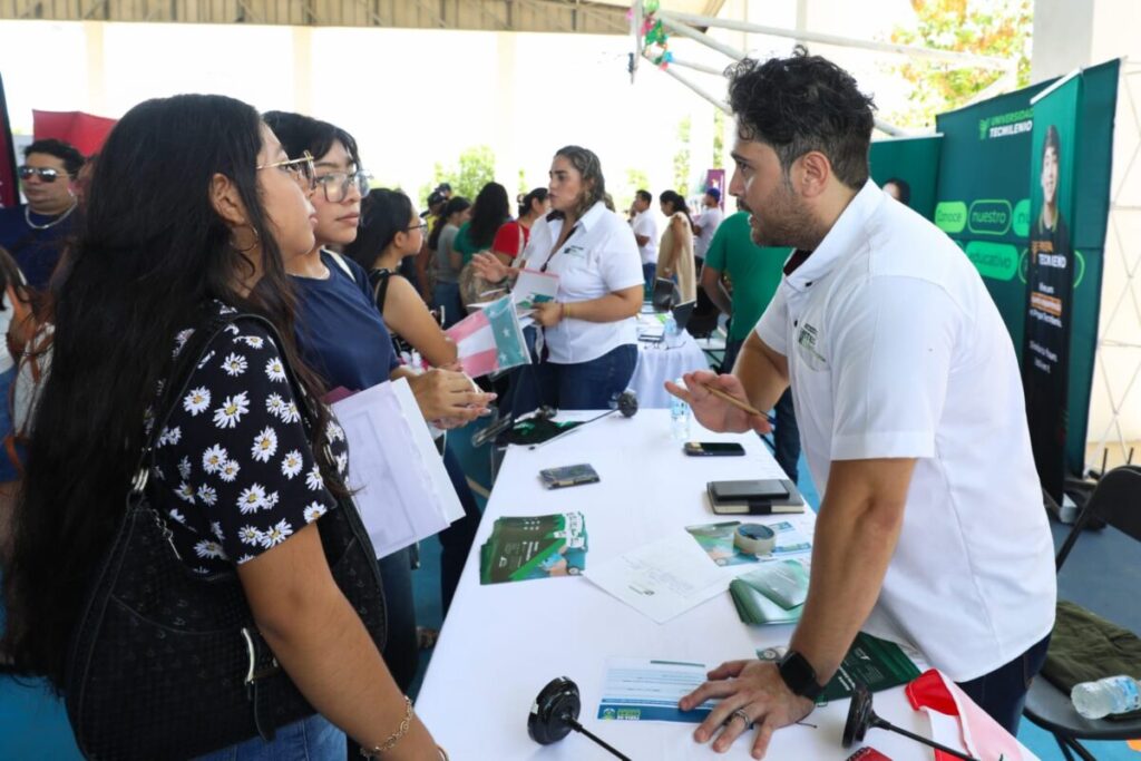 Impulsa Cecilia Patrón la educación con descuentos y becas para estudiantes