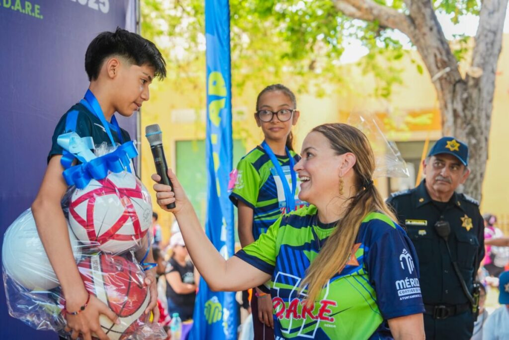 Conmemora Cecilia Patrón el 17 aniversario del programa de educación preventiva de adicciones, D.A.R.E.