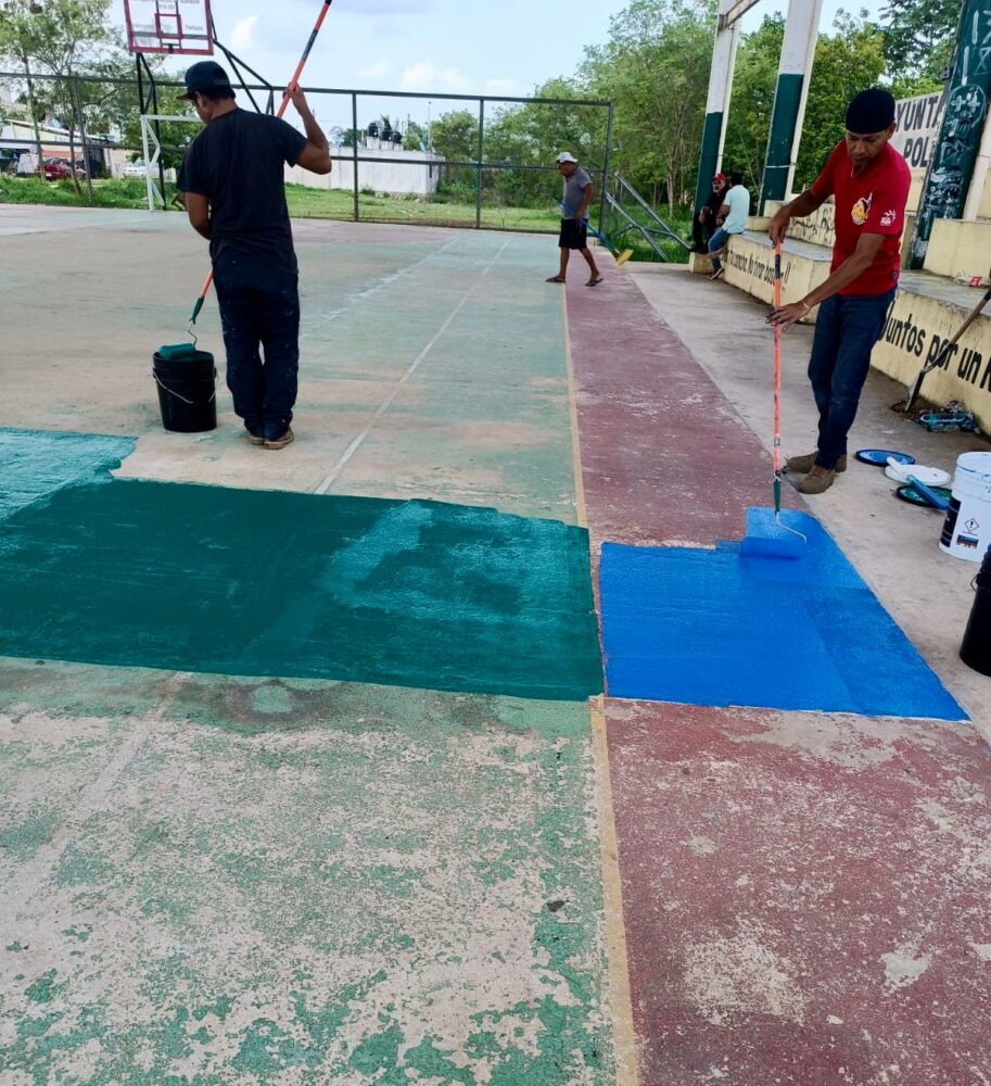 Edwin Bojórquez inicia trabajos de mejoramiento en cancha del Fraccionamiento Fontana en Kanasín