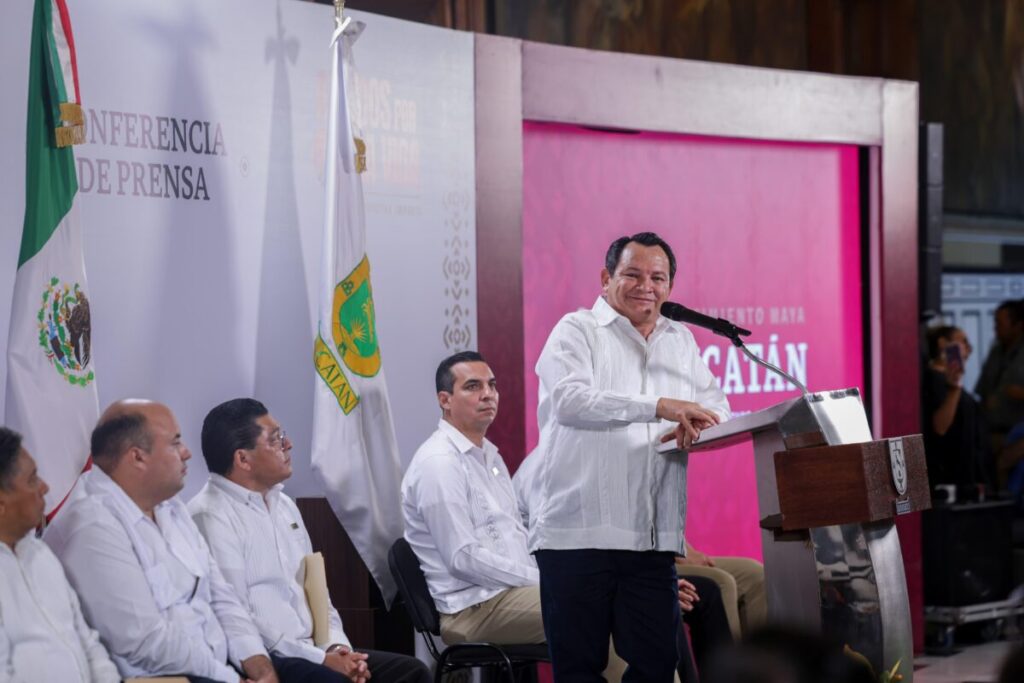 Joaquín Díaz Mena anuncian beneficios para magisterio yucateco y reformas al Isstey