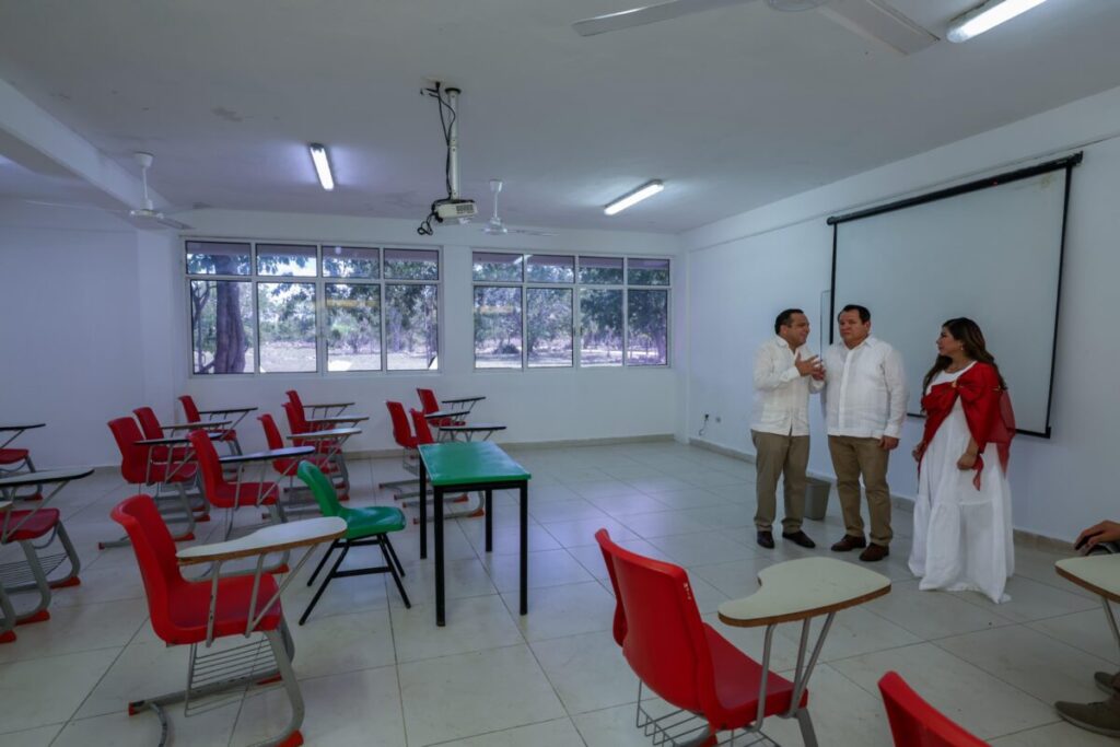 Gobernador Díaz Mena anuncia ampliación de la UTC de Izamal