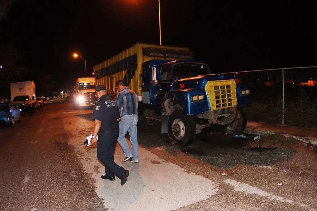 Ayuntamiento de Mérida ordena sus calles: retiran vallas publicitarias, vehículos irregulares y abandonados