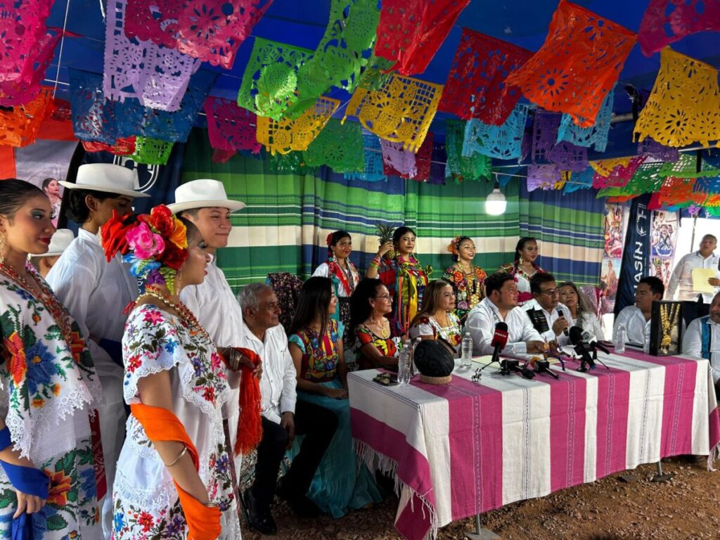 Edwin Bojórquez inaugura la Guelaguetza en Kanasín