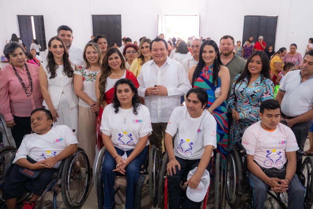 Gobernador Díaz Mena presenta el programa Jáalk’ab en Izamal para personas con discapacidad