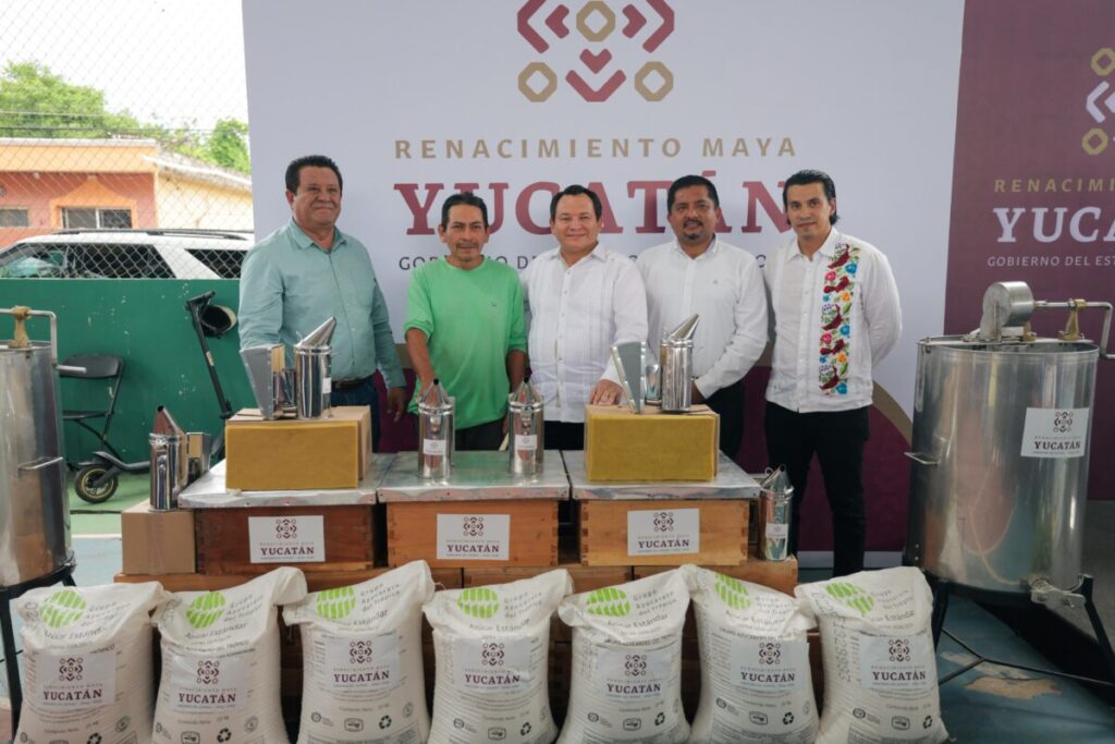 Joaquín Díaz Mena / Renacimiento Maya impulsa nueva etapa en la producción apícola de Yucatán