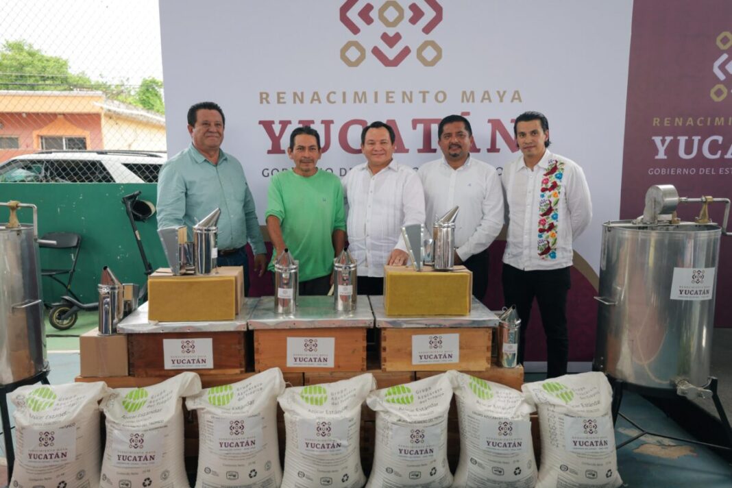Joaquín Díaz Mena / Renacimiento Maya impulsa nueva etapa en la producción apícola de Yucatán