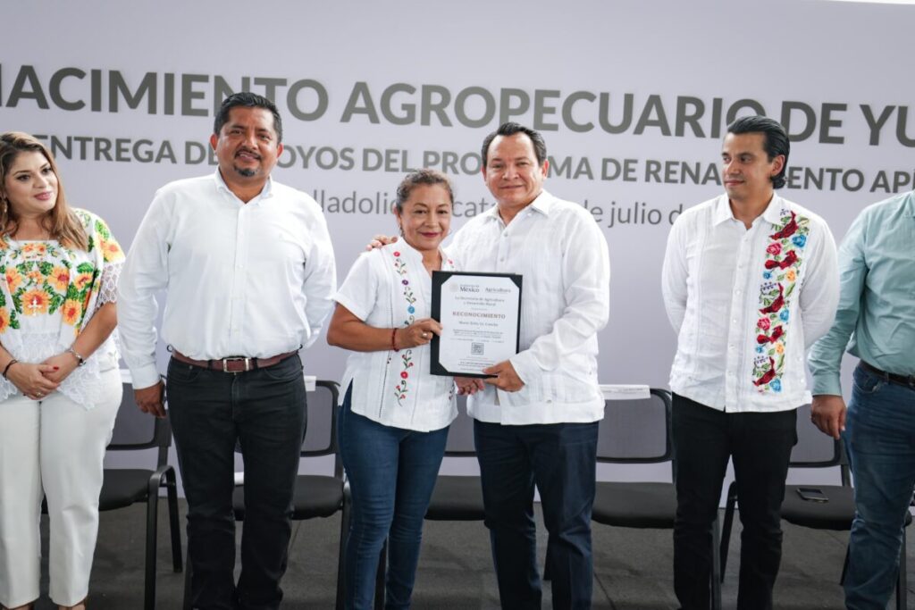 Joaquín Díaz Mena / Renacimiento Maya impulsa nueva etapa en la producción apícola de Yucatán