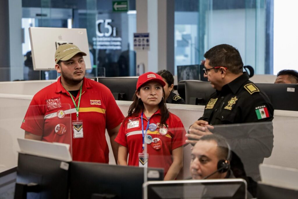 Reconocen a colaboradores de OXXO por activar protocolo de apoyo a mujeres en riesgo