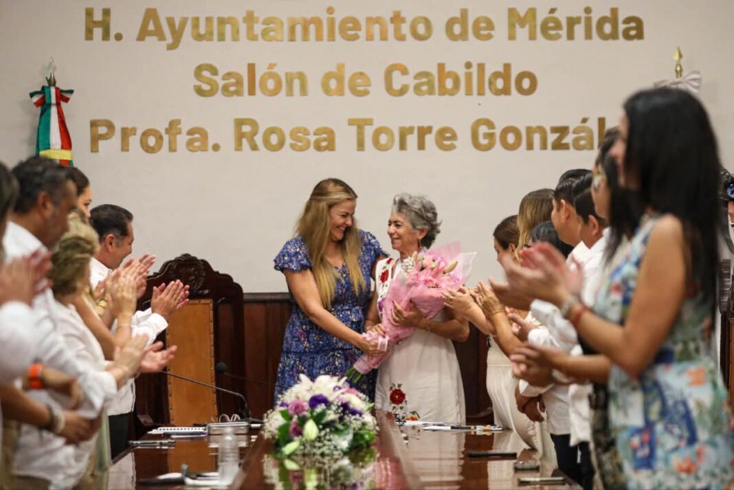Ayuntamiento de Mérida entrega la Medalla “Rosa Torre González” a Bertha Elena Munguía Gil